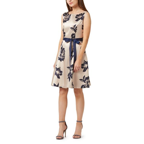 Precis Dresses - Petite floral jacquard dress